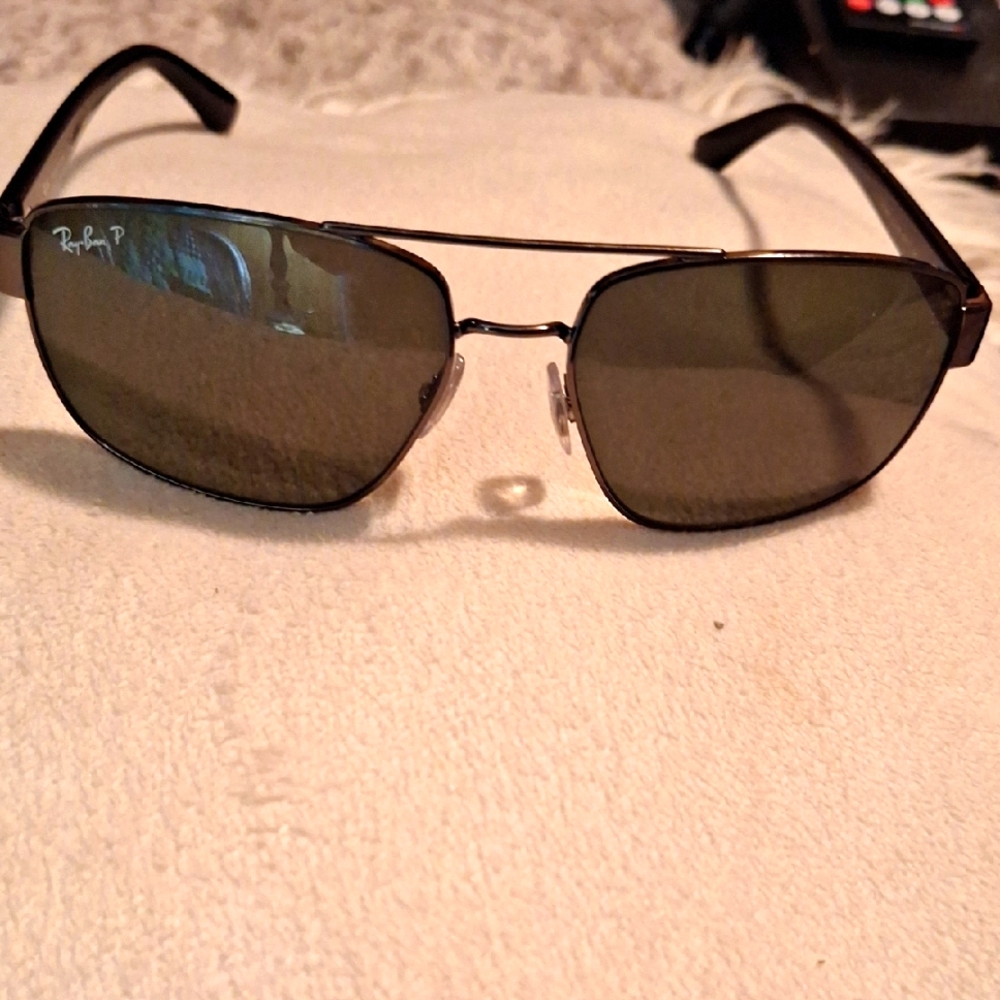 Ray-Ban Black and Gray, Aviator Polarized Sunglasses